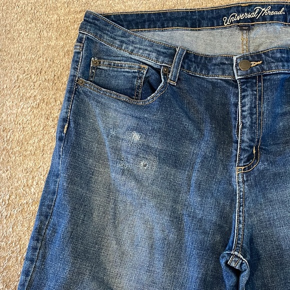 Mid rise boyfriend cropped jeans. Universal thread size 18/34R. - Picture 2 of 8